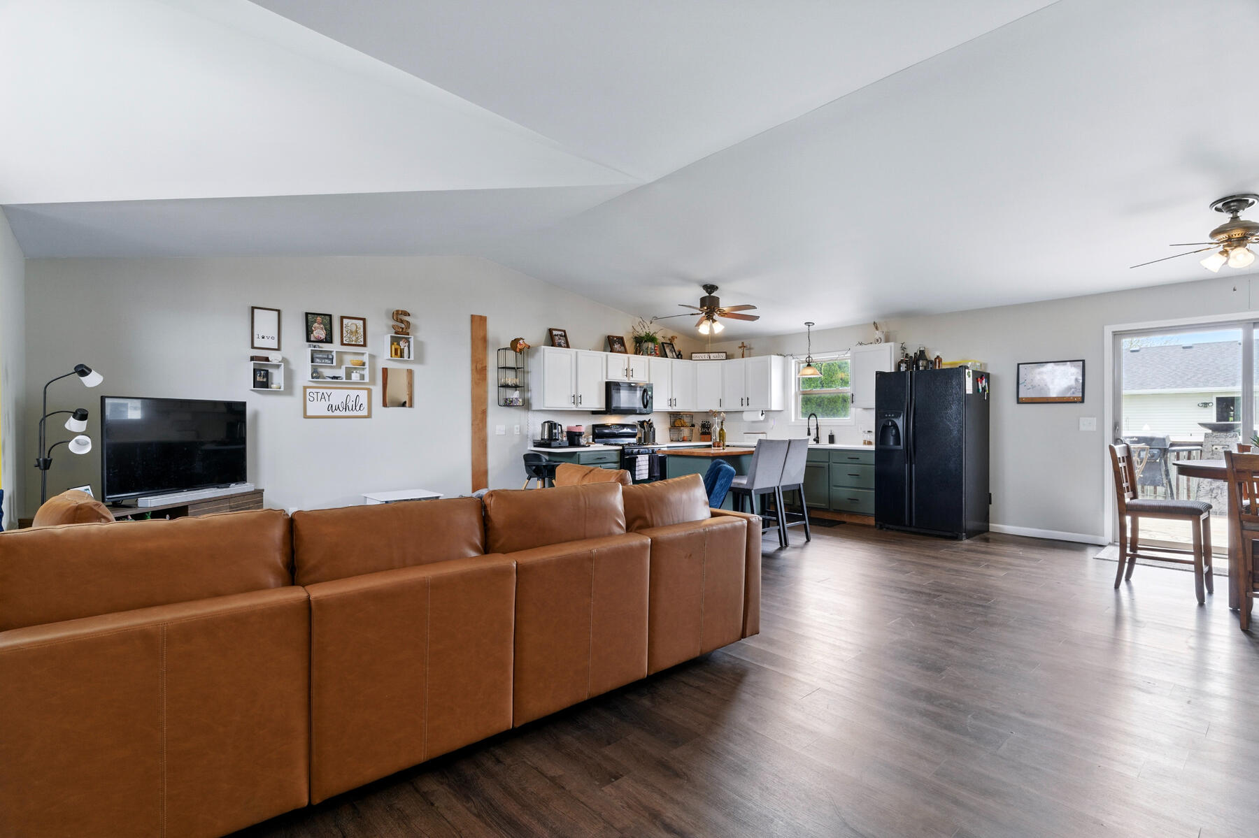 ObjectOutâ„¢ PROPERTY DECLUTTER Lakeshore Listing Media NWI Indiana Real Estate Photography Virtual Staging Object Out