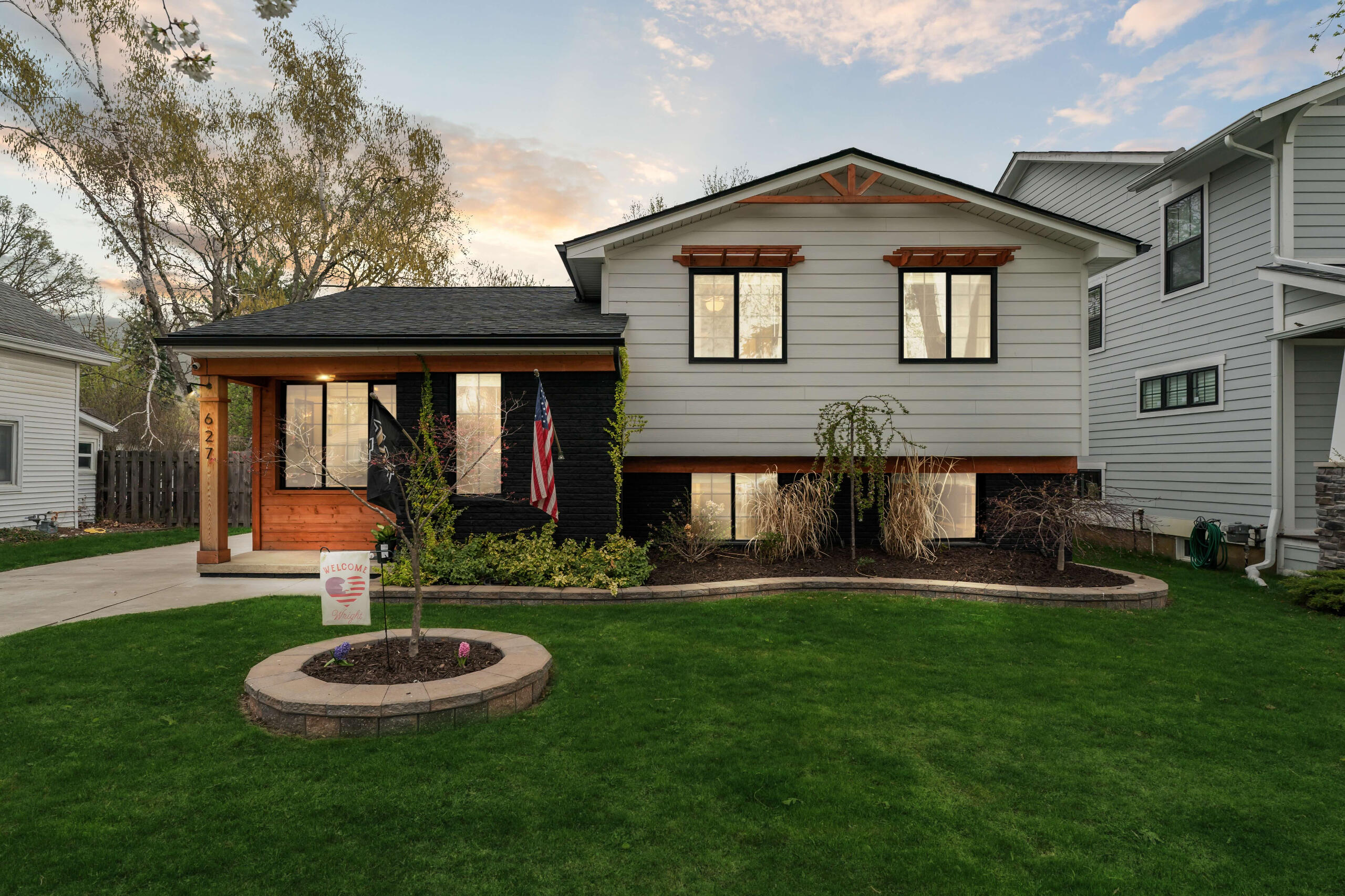 STANDARD PACKAGE {Most Popular} Standard package: 20–30 photos, drone photos, and 2D floor plan